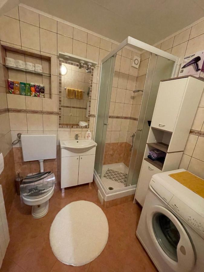 Bajo Apartment